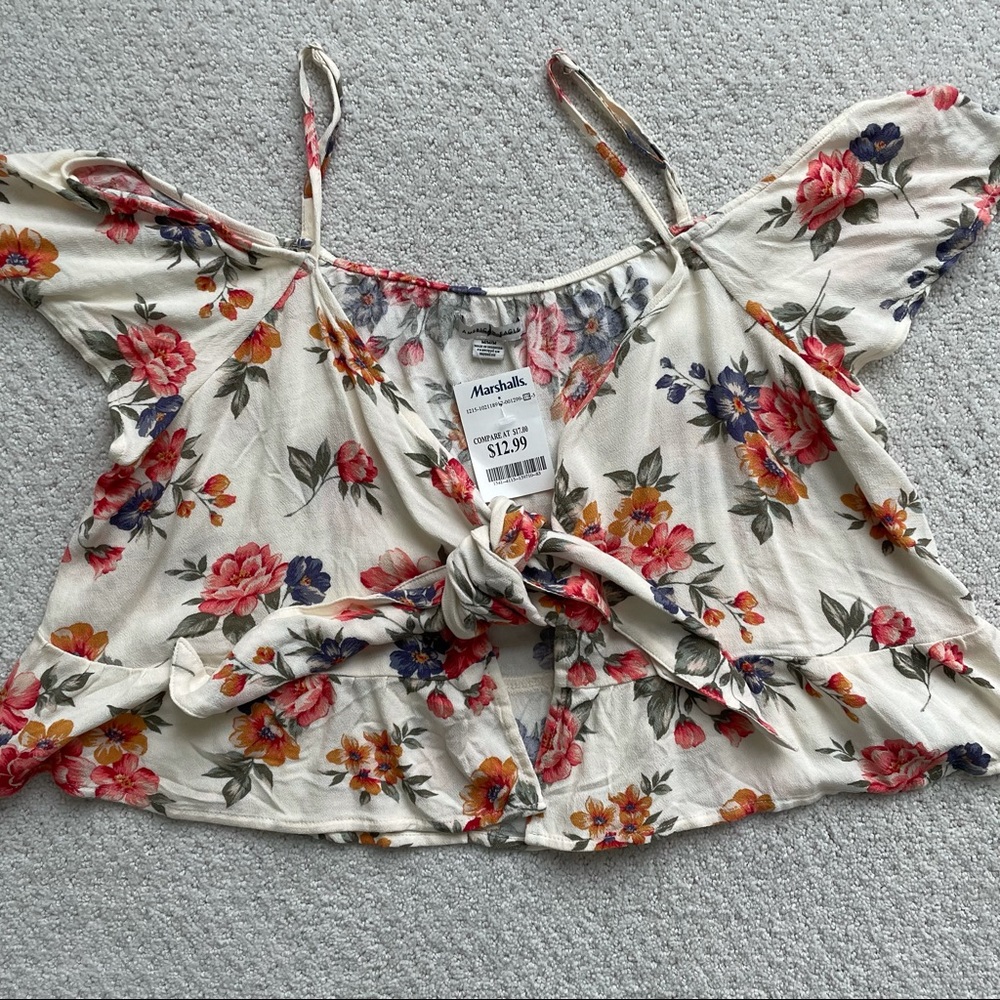 🏷🚨ALL ITEMS $6 or less BUY 2 get 1 FREE! 🚨🏷 NWT front tie off the shoulder